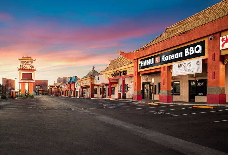 3525-3541 Valley View Blvd, Las Vegas, NV à louer - Photo du bâtiment - Image 2 de 4