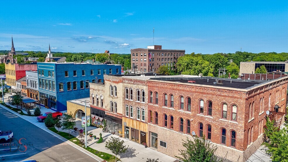 612 Court St, Ottawa, IL à vendre - Photo du bâtiment - Image 2 de 32