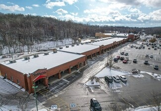 Plus de détails pour 701 Meadowbrook Rd, Waukesha, WI - Commerce de détail à louer