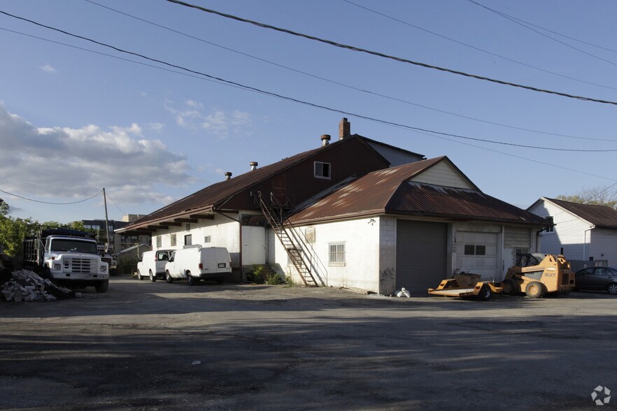 4 Property Development Assembly portfolio of 2 properties for sale on LoopNet.ca - Primary Photo - Image 2 of 2