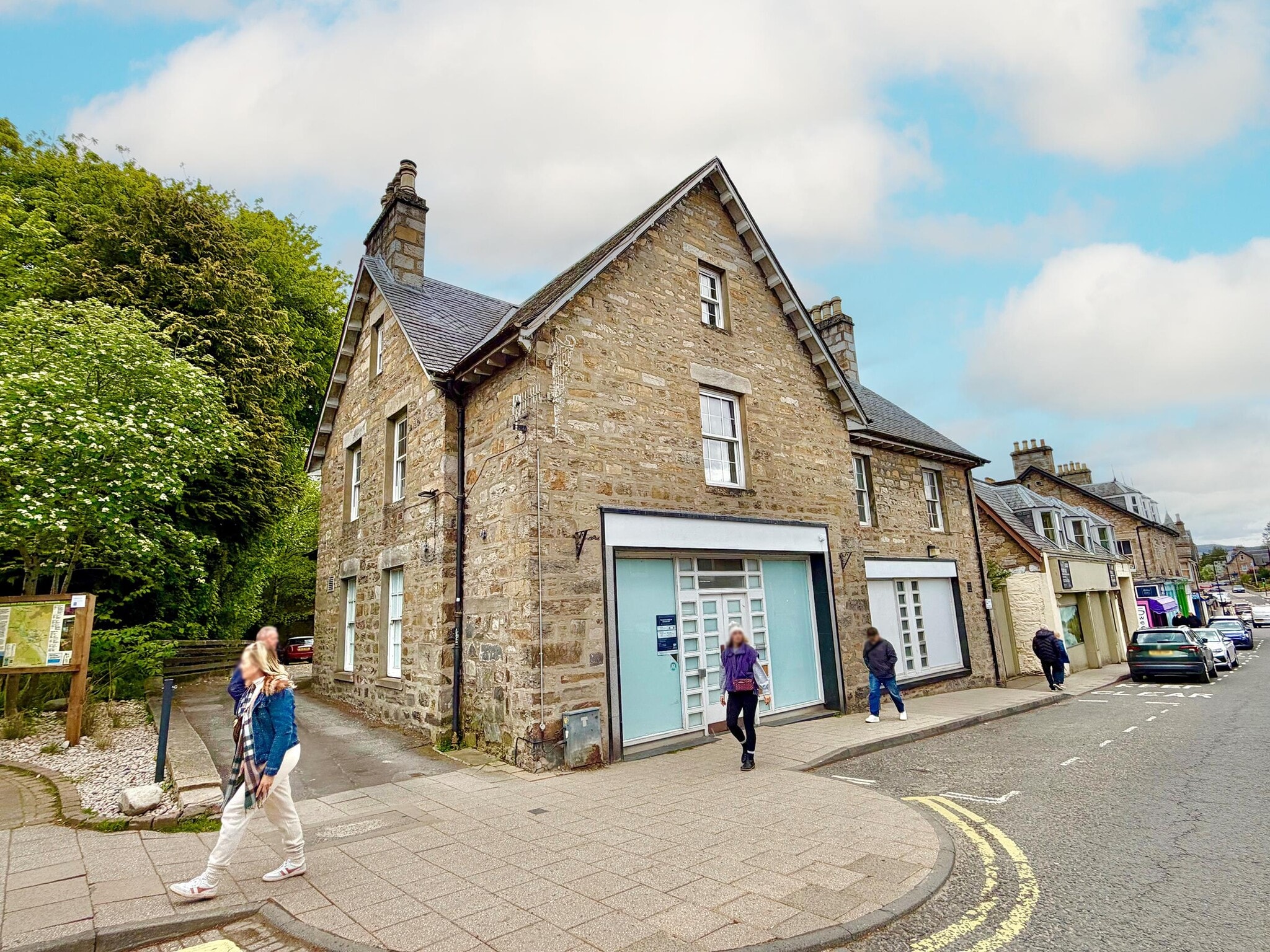 76 Atholl Road, Pitlochry for lease Primary Photo- Image 1 of 3