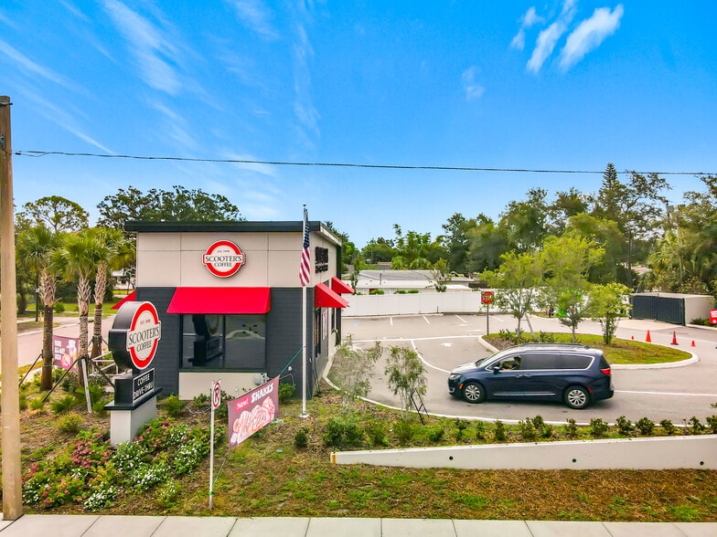 9299 4th St N, Saint Petersburg, FL à vendre - Photo du bâtiment - Image 3 de 6