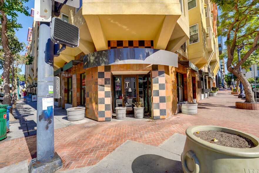 566 Ash St, San Diego, CA à vendre - Photo du bâtiment - Image 2 de 4