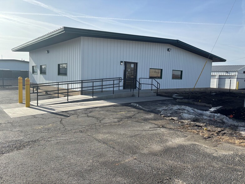 354 Civic Rd, LaSalle, IL for lease - Building Photo - Image 3 of 10