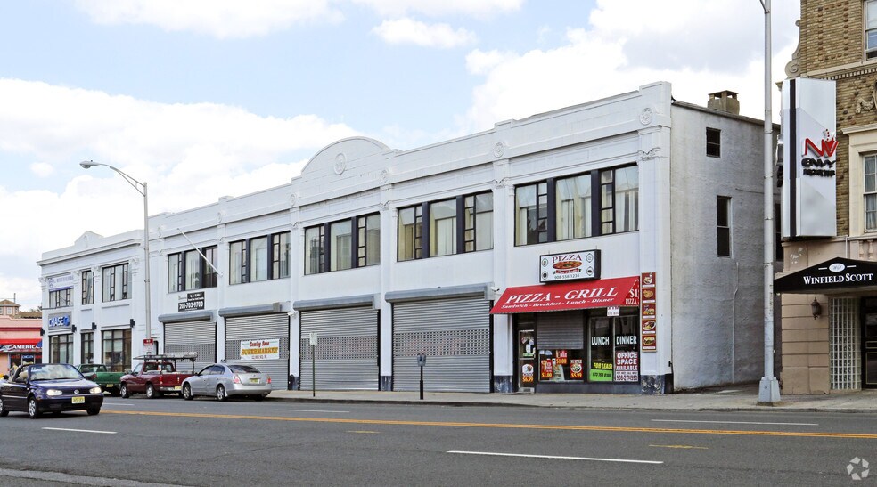 329-343 N Broad St, Elizabeth, NJ à louer - Photo du bâtiment - Image 1 de 13