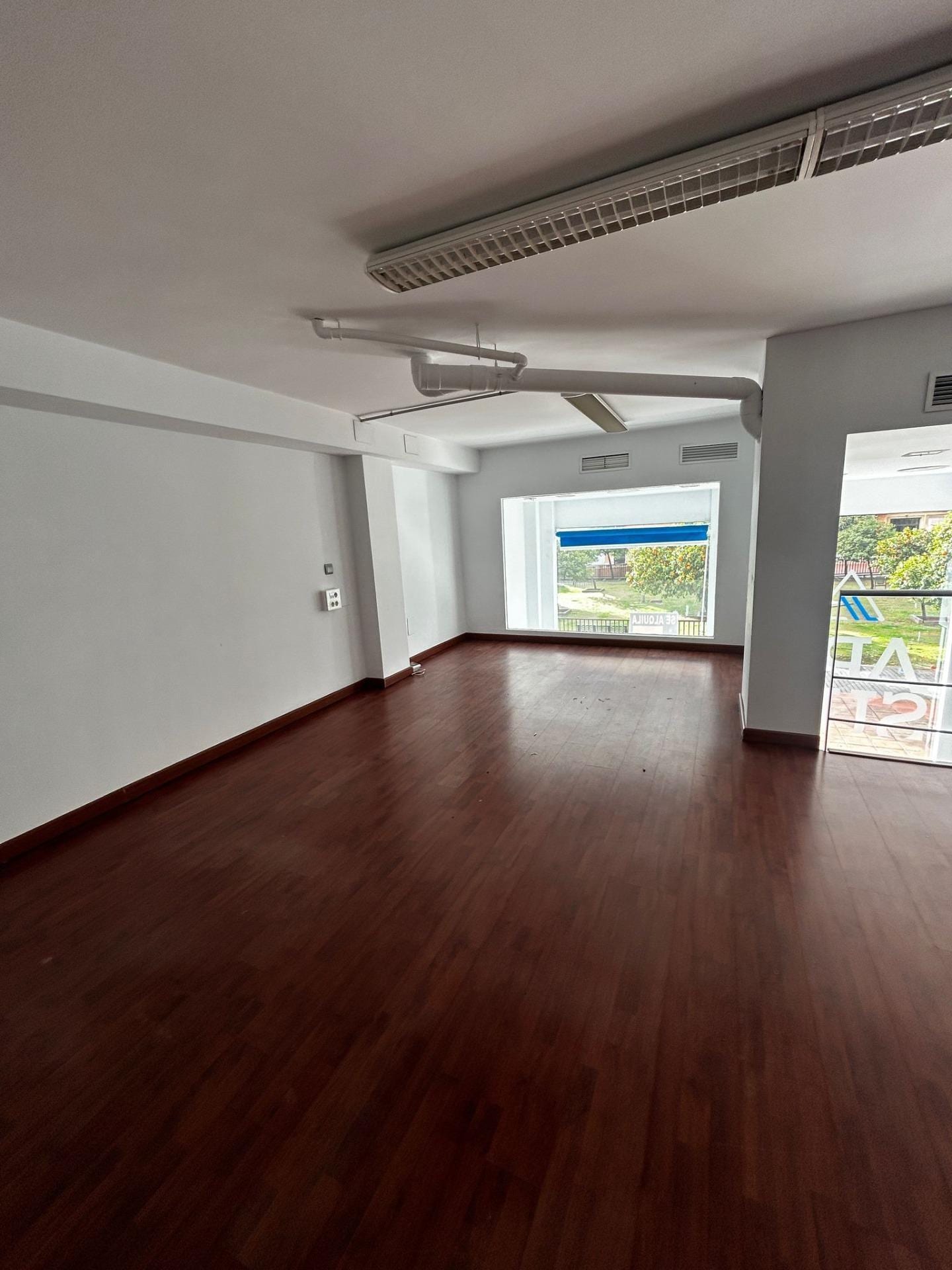 Retail in Córdoba, Córdoba for lease Interior Photo- Image 1 of 9