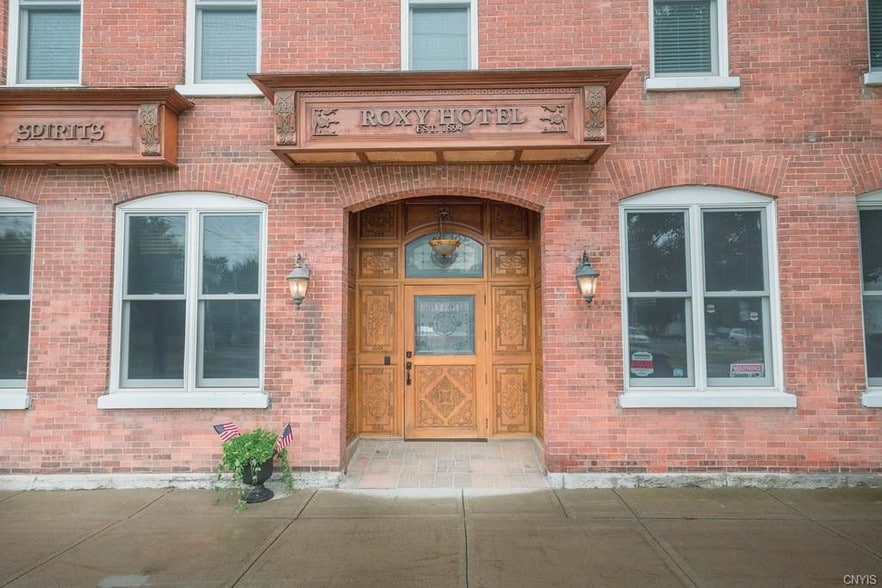 111 W Broadway St, Cape Vincent, NY for sale - Building Photo - Image 2 of 26