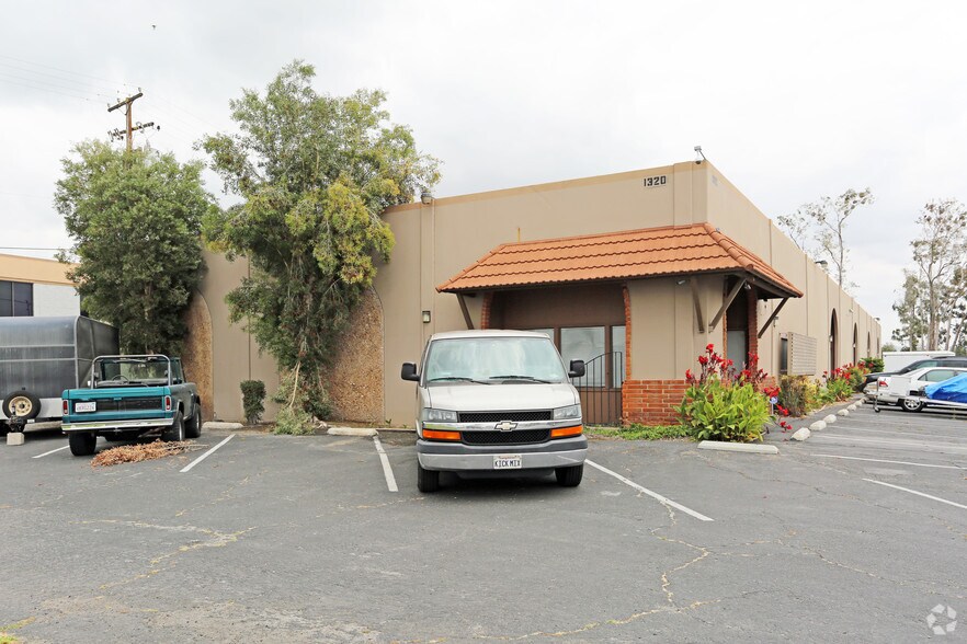 1320 N Miller St, Anaheim, CA à louer - Photo du bâtiment - Image 2 de 4
