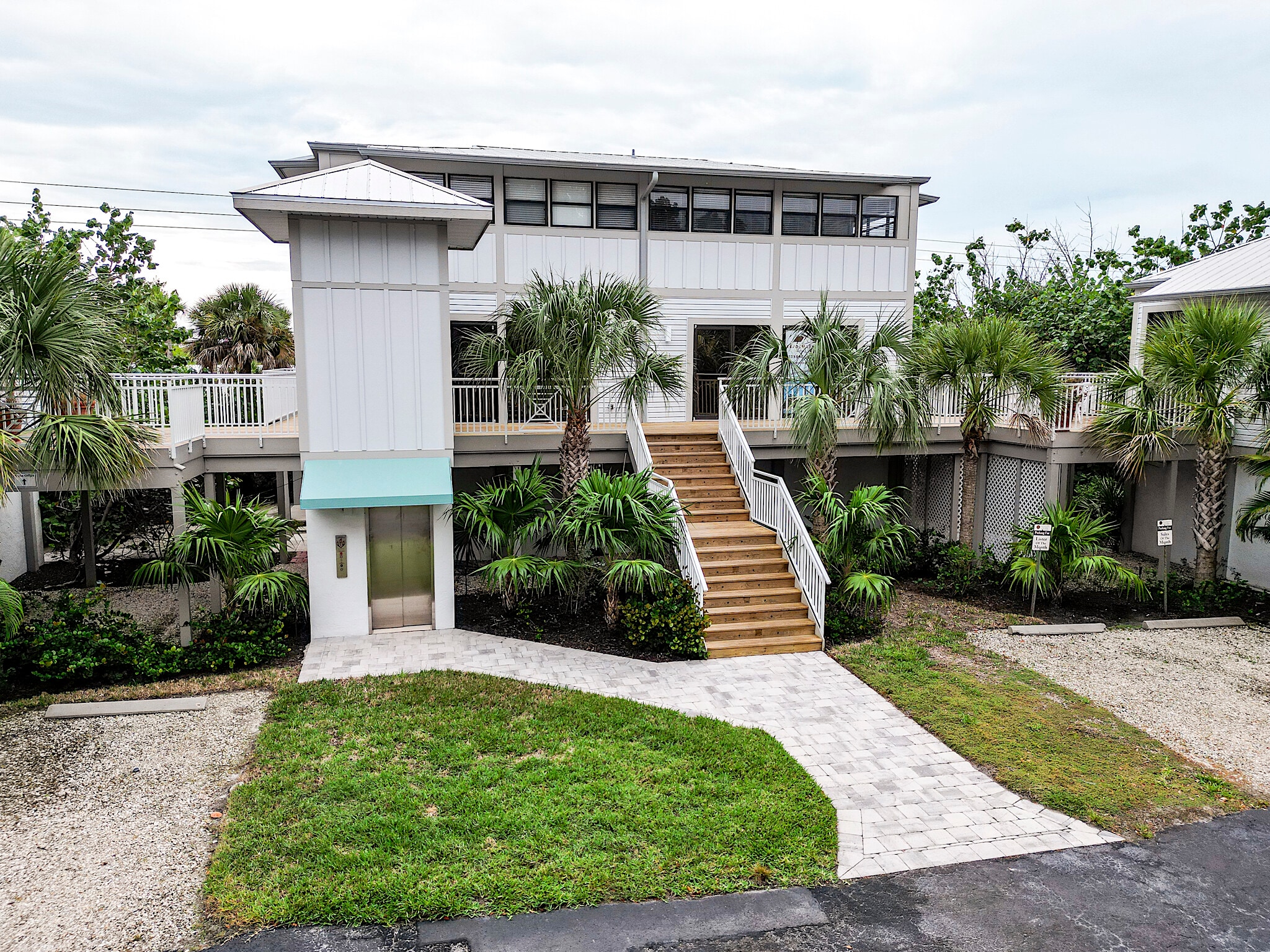 1149 Periwinkle Way, Sanibel, FL for sale Building Photo- Image 1 of 45