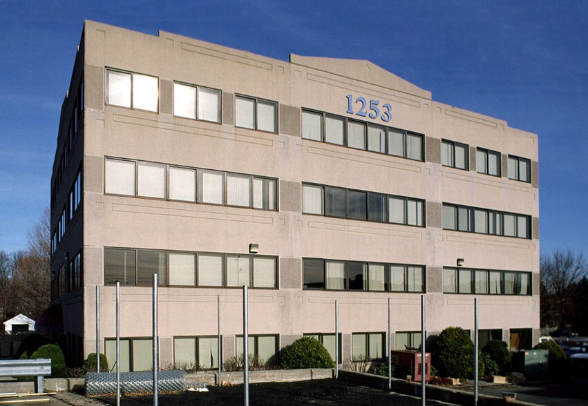 1253 Worcester Rd, Framingham, MA for lease - Building Photo - Image 2 of 7