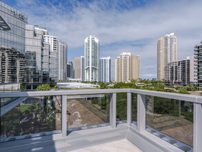 501 Brickell Key Dr, Miami, FL for lease Building Photo- Image 1 of 5