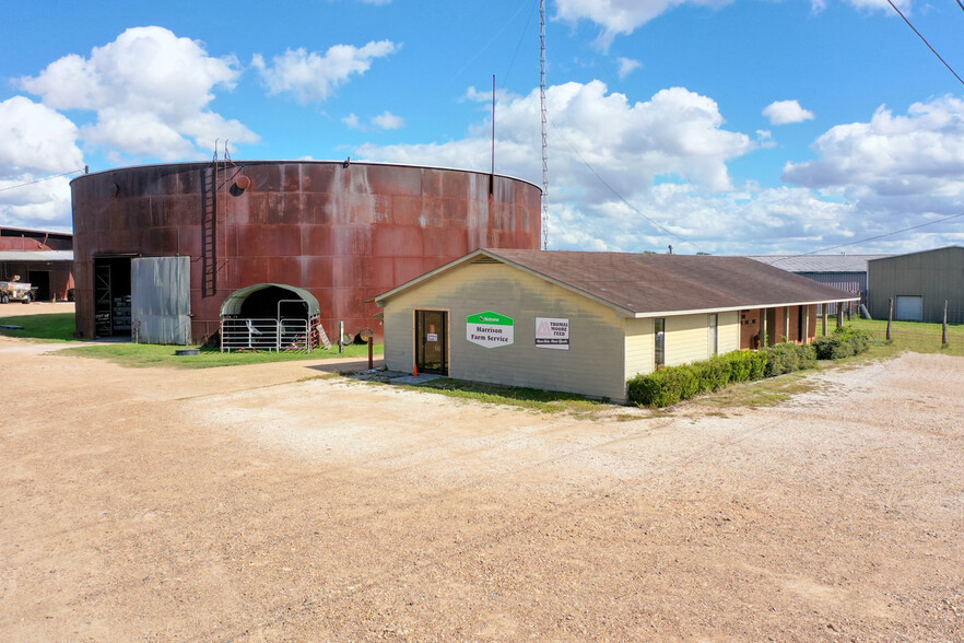 1304 E Hacienda St, Bellville, TX à vendre - Photo principale - Image 1 de 1