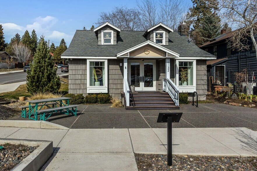 1132 NW Newport Ave, Bend, OR à vendre - Photo du bâtiment - Image 1 de 1