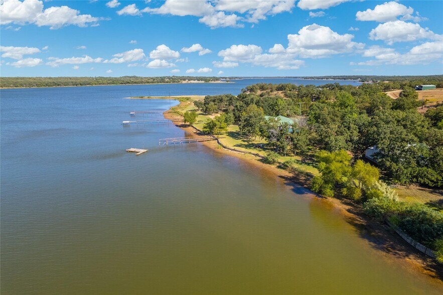 102 Comanche Trl, Nocona, TX à vendre - Photo du bâtiment - Image 1 de 11