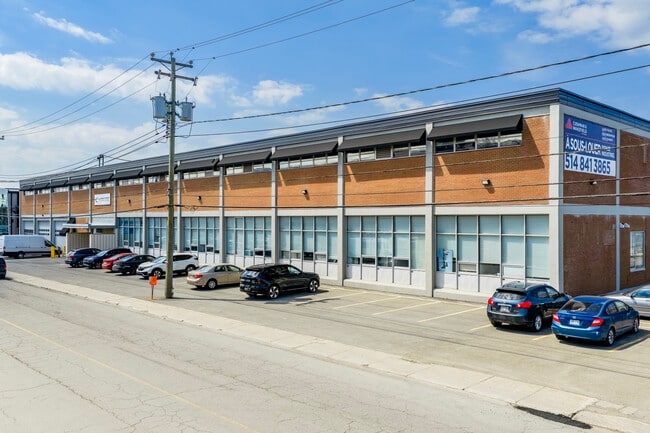 Plus de détails pour 5745 Rue Paré, Mt Royal, QC - Industriel à louer