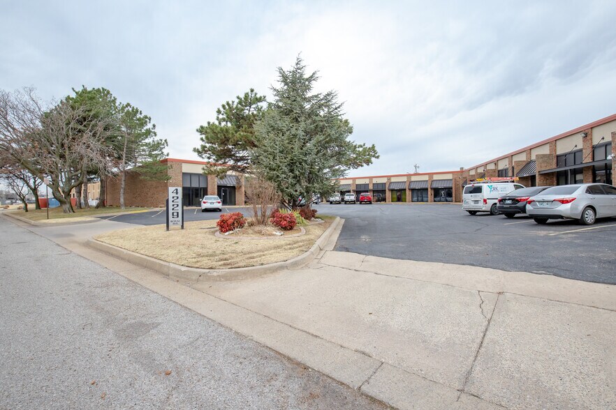 4229 Royal Ave, Oklahoma City, OK à louer - Photo du bâtiment - Image 3 de 23