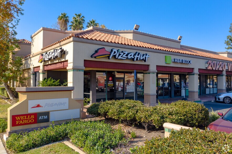 19301-19371 Saticoy St, Reseda, CA à louer - Photo du bâtiment - Image 2 de 12