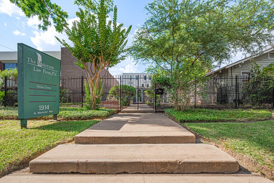 1914 N Memorial Way, Houston, TX à louer - Photo du bâtiment - Image 2 de 15