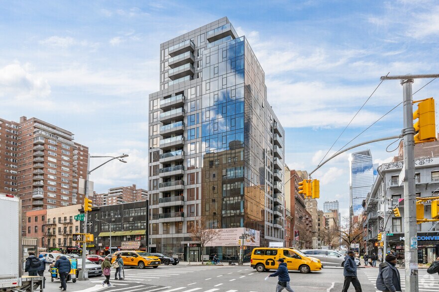 401 8th Ave, New York, NY for lease - Building Photo - Image 3 of 11