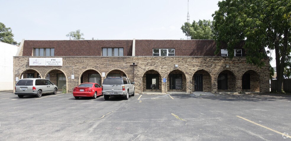 535-541 N Lake St, Mundelein, IL à louer - Photo du bâtiment - Image 2 de 6