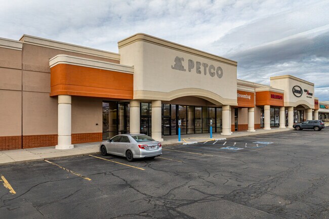 Plus de détails pour 7000 S Redwood Rd, West Jordan, UT - Commerce de détail à louer