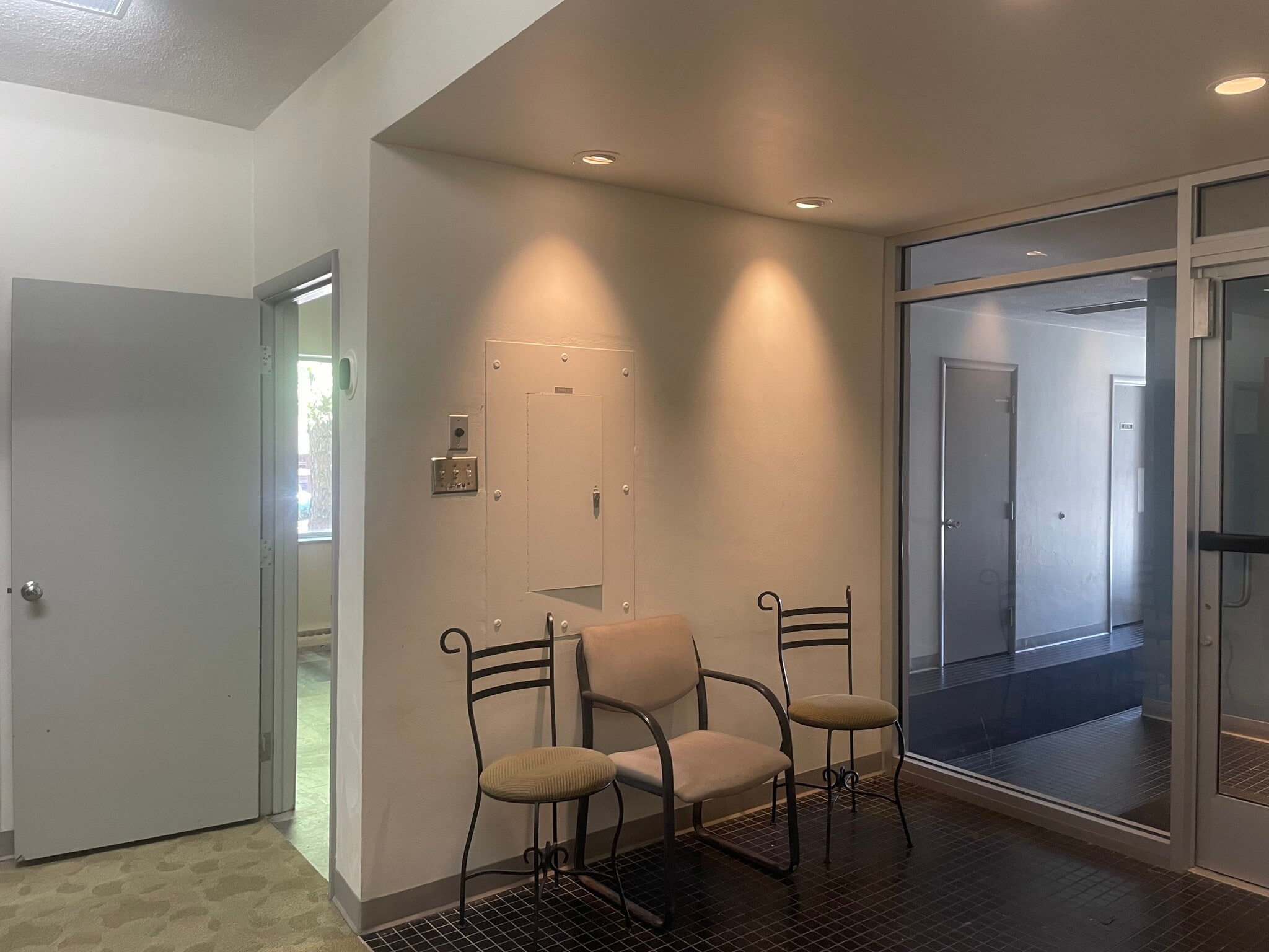 3951 N Meridian St, Indianapolis, IN for lease Interior Photo- Image 1 of 9