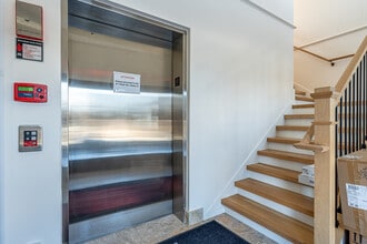 330 W Frontage Rd, Northfield, IL for lease Building Photo- Image 2 of 5