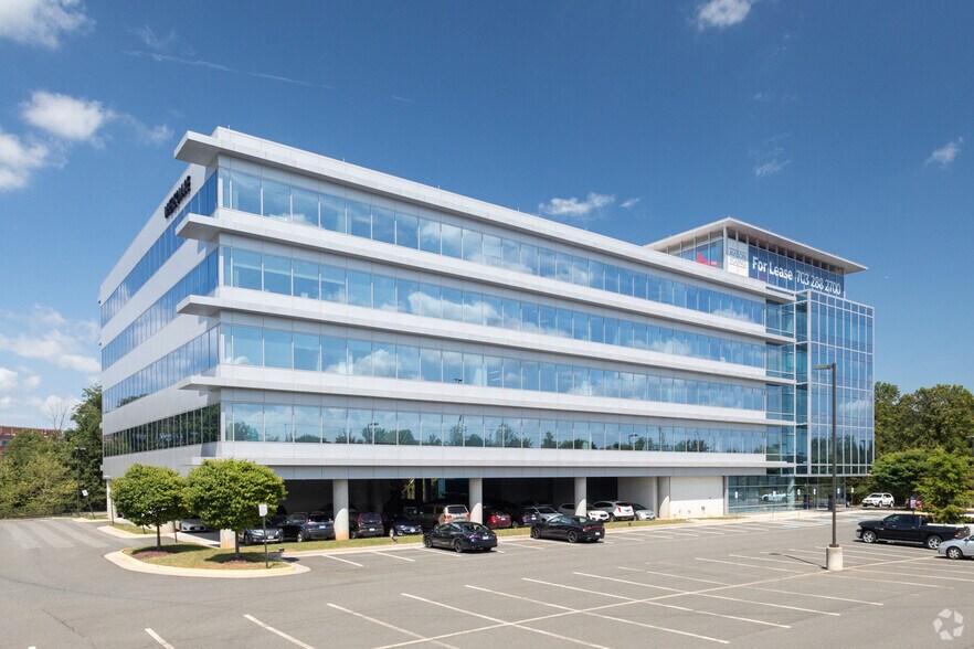 14399 Penrose Pl, Chantilly, VA à louer - Photo du bâtiment - Image 2 de 6