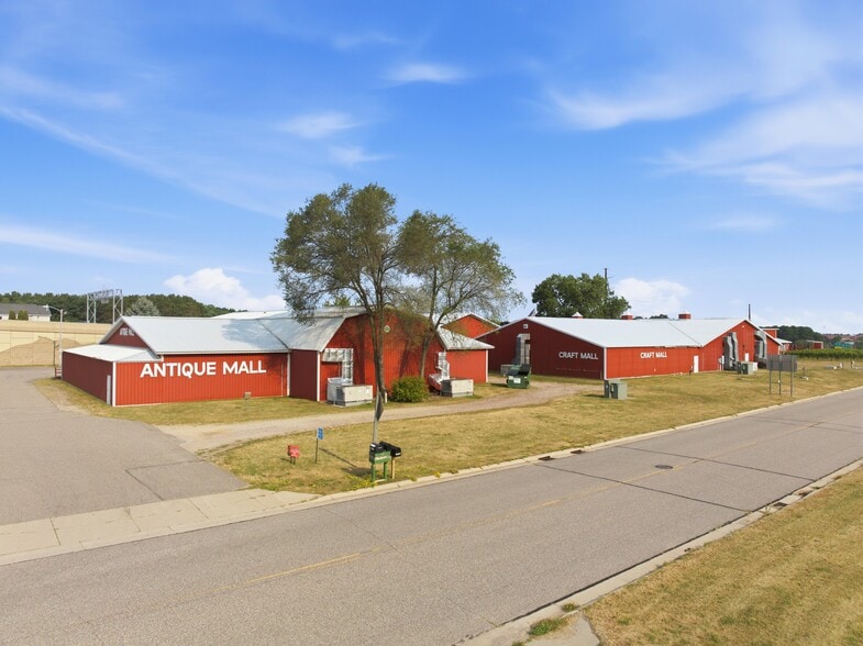 S2269 Timothy Ln, Baraboo, WI for sale - Building Photo - Image 2 of 12