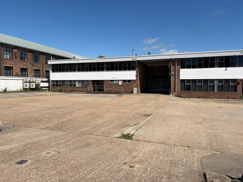 5-9 School Rd, Londres à louer - Photo du bâtiment - Image 2 de 21