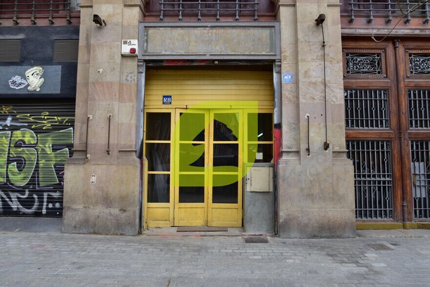 Immeuble residentiel dans Barcelone, Barcelona à vendre - Photo intérieure - Image 2 de 2