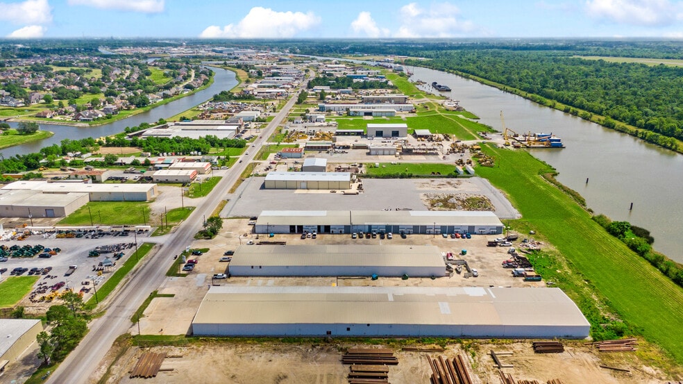 2211 - 2217 Engineers Rd, Belle Chasse, LA for lease - Building Photo - Image 3 of 4