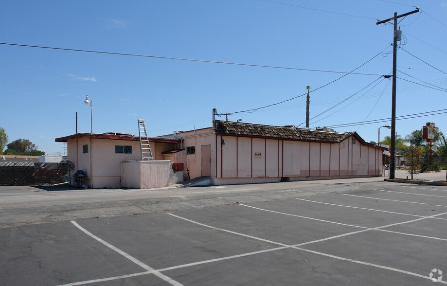 2004 E Vista Way, Vista, CA for sale - Building Photo - Image 2 of 4