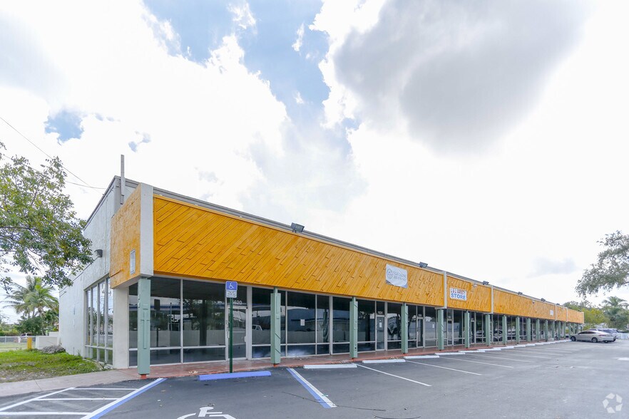 1620-1648 NE 148th St, Miami, FL à louer - Photo du bâtiment - Image 1 de 6