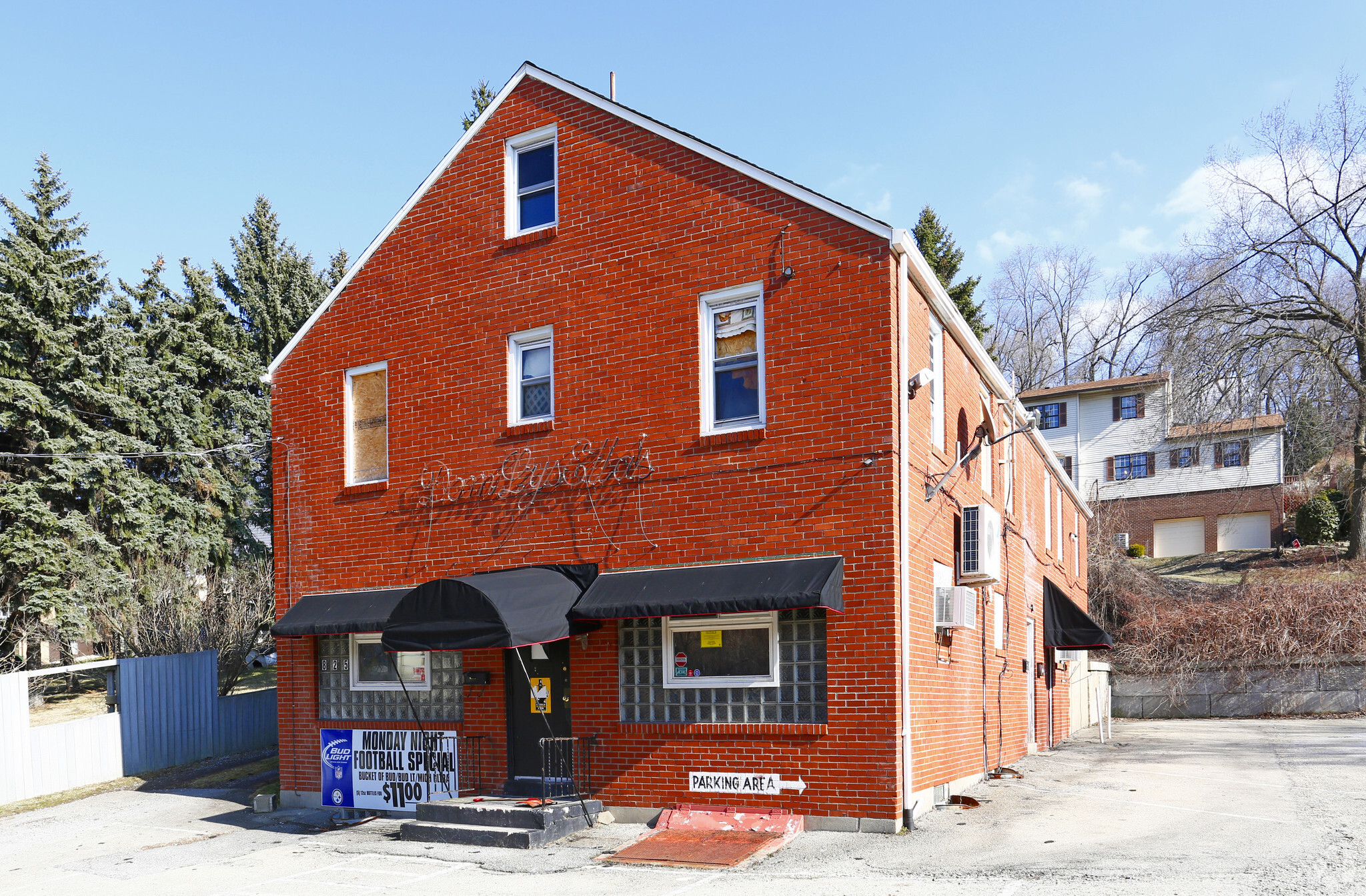 825 5th Ave, East Mckeesport, PA à vendre Photo principale- Image 1 de 1