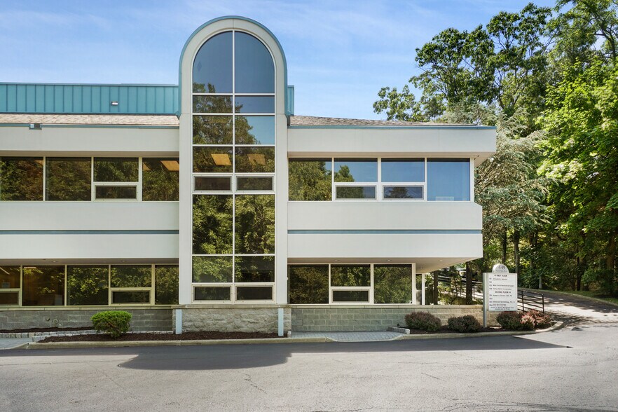 449 N State Rd, Briarcliff Manor Village, NY à louer - Photo du bâtiment - Image 2 de 8