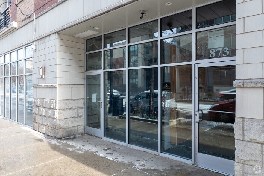 873 N Larrabee St, Chicago, IL à vendre - Photo du bâtiment - Image 3 de 17