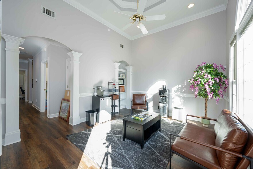 500 Sun Valley Dr, Roswell, GA à louer - Photo du bâtiment - Image 3 de 20