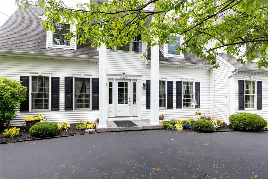 860 Union Rd, West Seneca, NY à vendre - Photo du bâtiment - Image 3 de 40