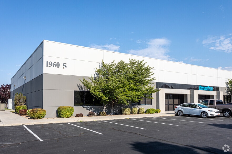1960 S Milestone Dr, Salt Lake City, UT for lease - Primary Photo - Image 1 of 3