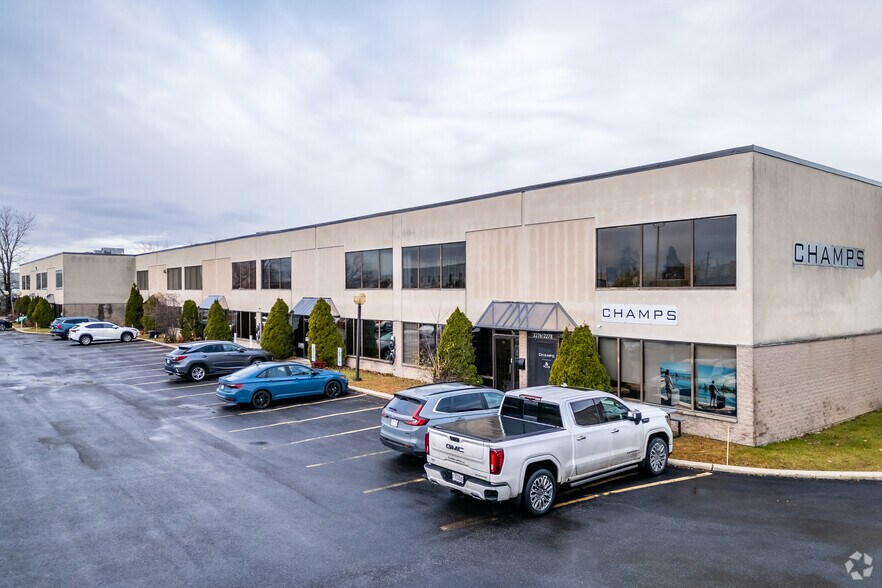 2262-2300 Ch Saint-François, Dorval, QC à louer - Photo du bâtiment - Image 2 de 4