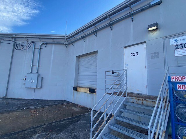 200-236 Turner Blvd, Saint Peters, MO for lease - Building Photo - Image 3 of 11