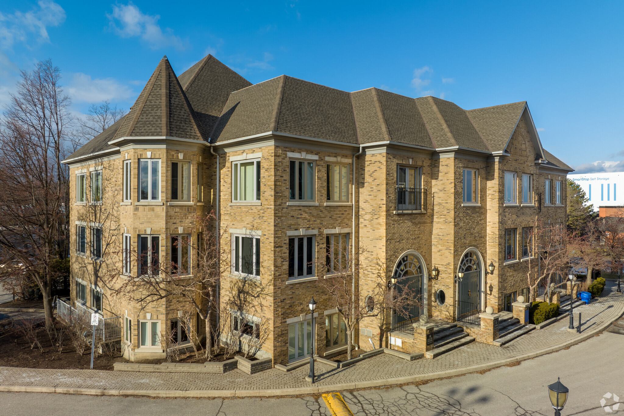 410-418 N Service Rd E, Oakville, ON for lease Primary Photo- Image 1 of 14