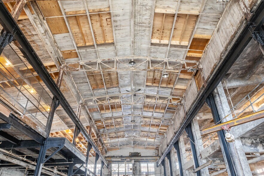 MC MetalCraft Bldg 1 & 2 portefeuille de 2 propriétés à vendre sur LoopNet.ca - Photo du bâtiment - Image 3 de 4