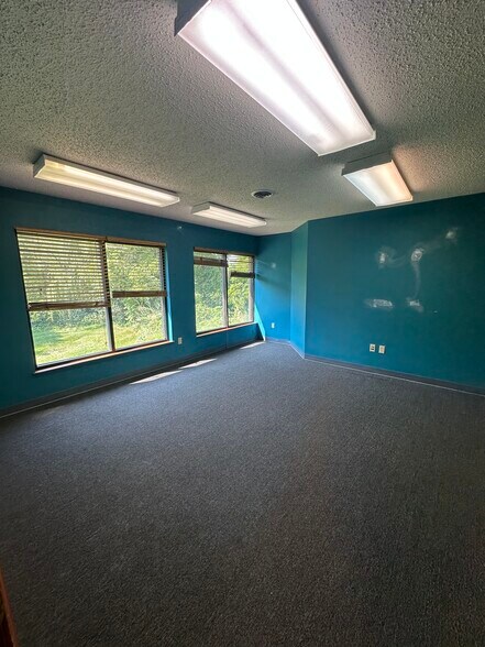 7779 E Ridgewood Rd, Hobart, IN à louer - Photo du bâtiment - Image 3 de 9