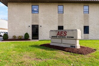 3312 Gilmore Industrial Blvd, Louisville, KY for lease Building Photo- Image 2 of 61