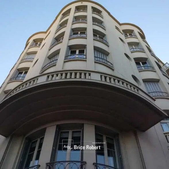 Office in Lyon for sale - Building Photo - Image 2 of 12