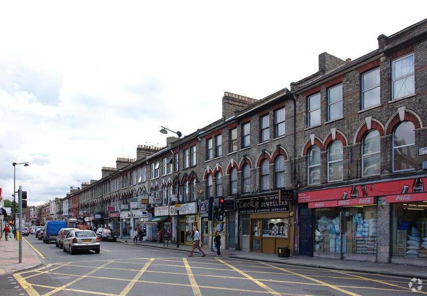 75 Turnpike Ln, Londres à louer - Photo du bâtiment - Image 2 de 2