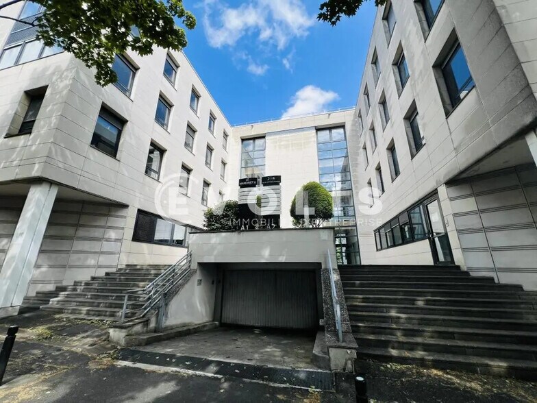 Office in Lognes for lease - Building Photo - Image 1 of 8