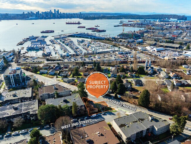 Plus de détails pour 339 2nd St W, North Vancouver, BC - Industriel à vendre